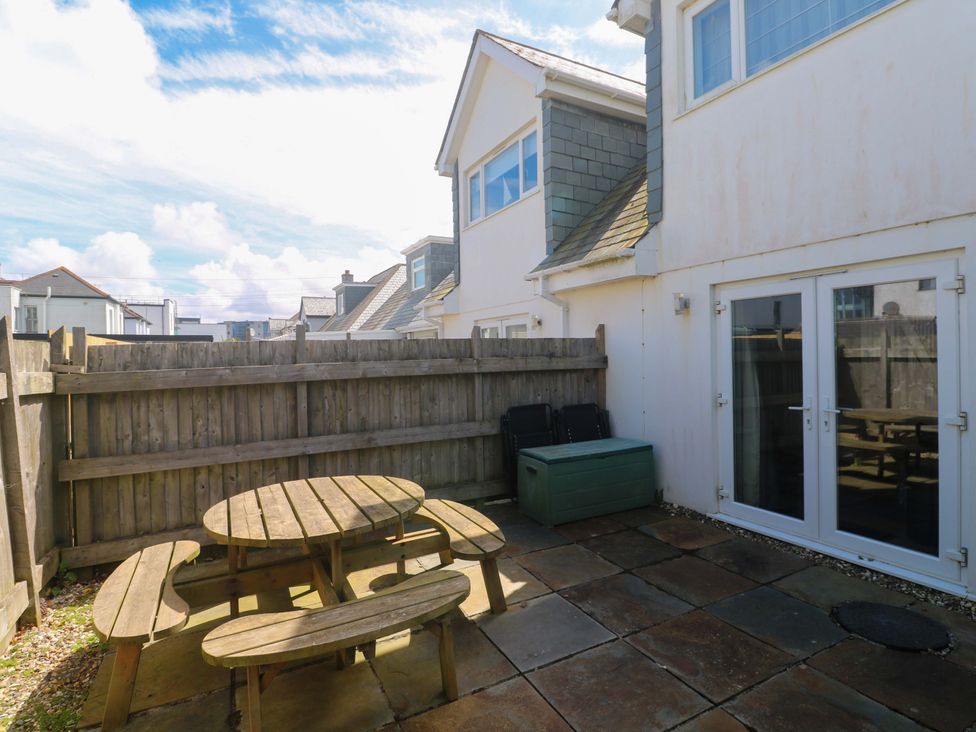 A garden area with a table and chairs at Fistral Palms 2 in Newquay