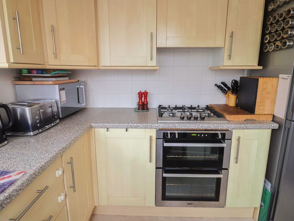 A kitchen with an oven and gas stove at 20 Lym Close