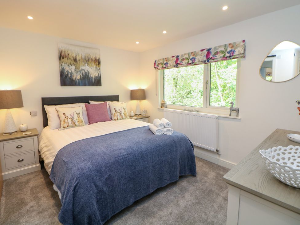 A bedroom with a bed and bedside tables at Stoney Rock Lodge