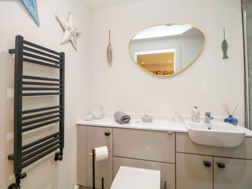 A bathroom with a sink and a towel radiator at Stoney Rock Lodge 