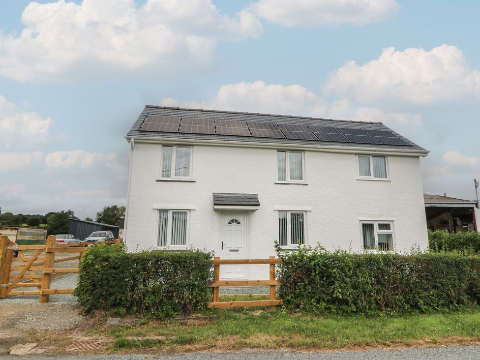 A house with solar panels and a hedged garden at Glandwr House in Llandrindod Wells