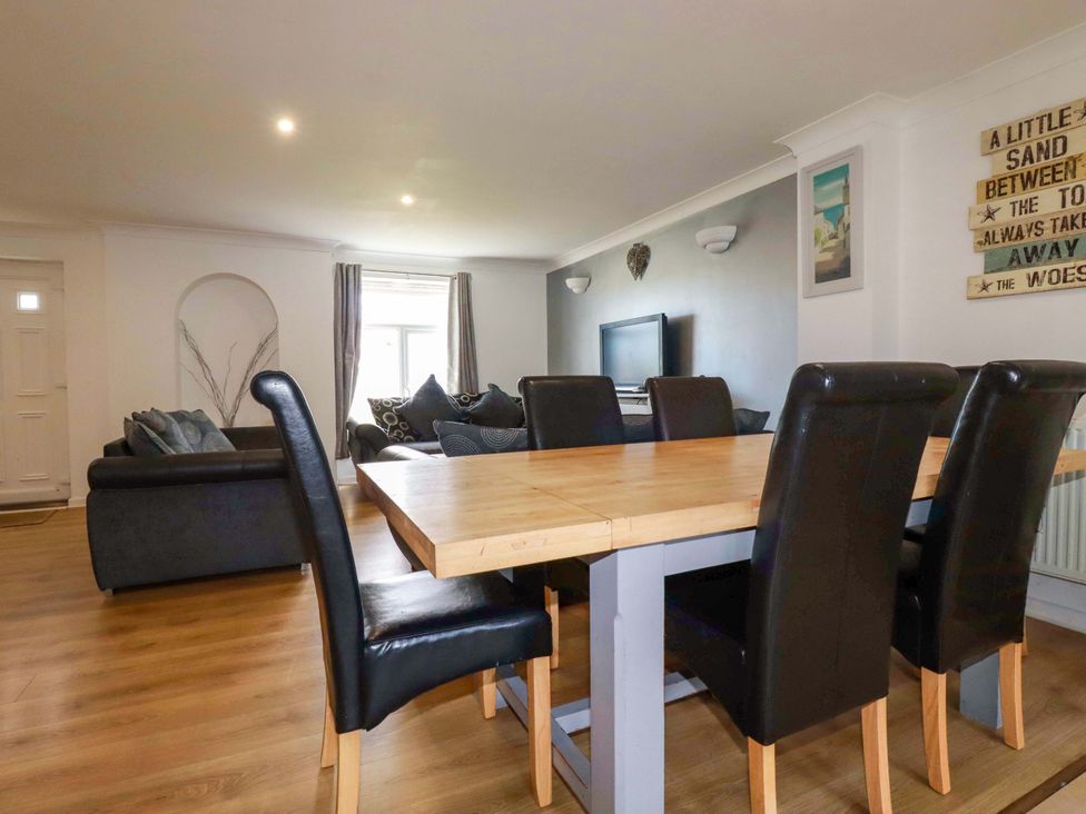 A dining area with a table and chairs at Sea Thrift in White Cross near Indian Queens