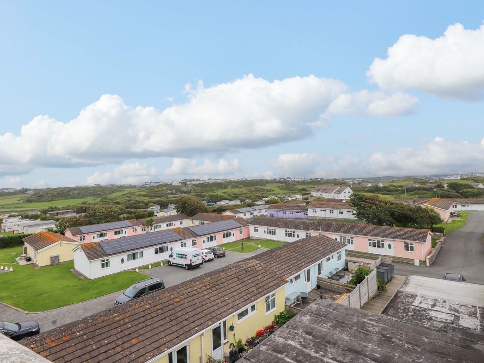 An outdoor view of houses and vehicles at Sea Views No 8 Plas Darien Trearddur Bay