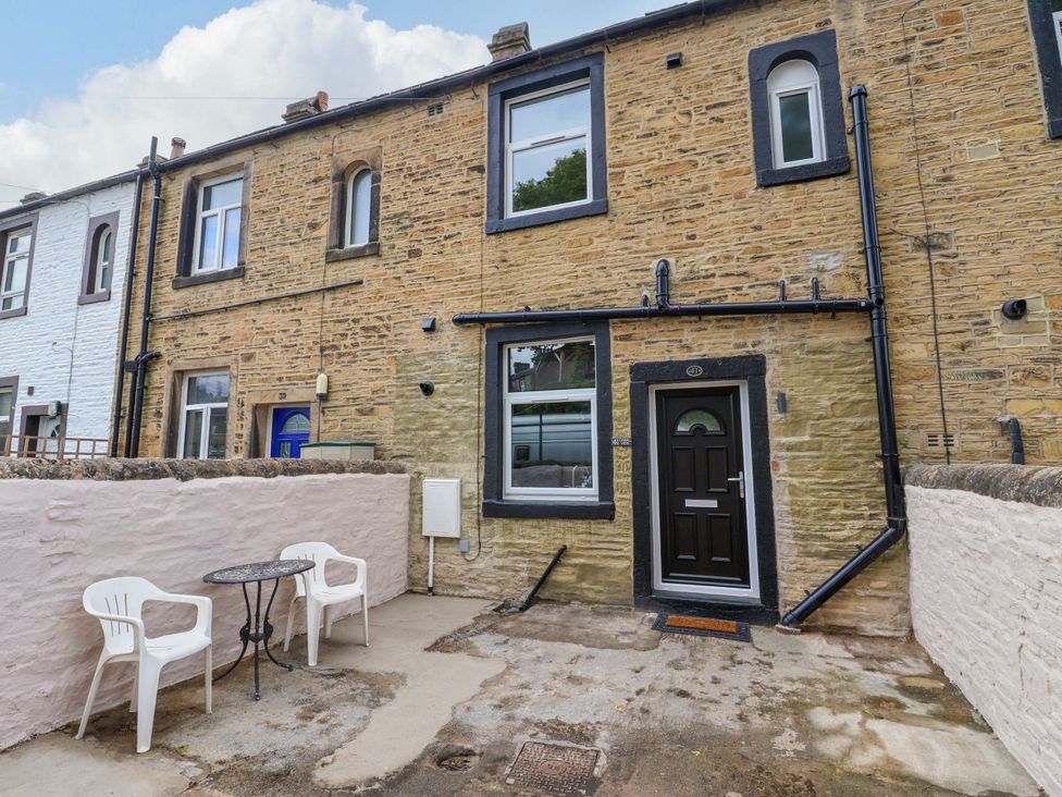 An exterior view of a house with a table and chairs at Canal View in Skipton