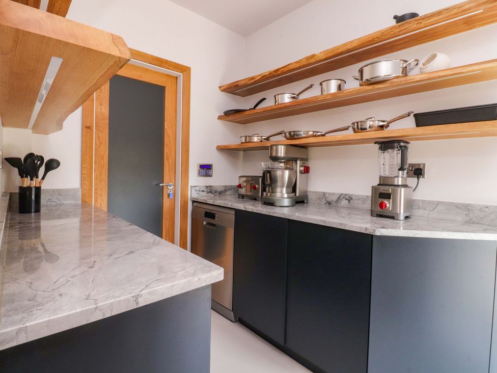A kitchen with countertop and kitchen appliances at Carden Laithe Barn in Threshfield