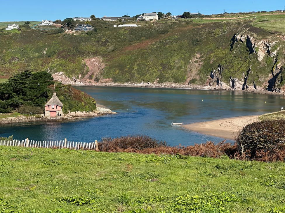 A landscape featuring a house near water in Thurlestone, 1 Island View Thurlestone