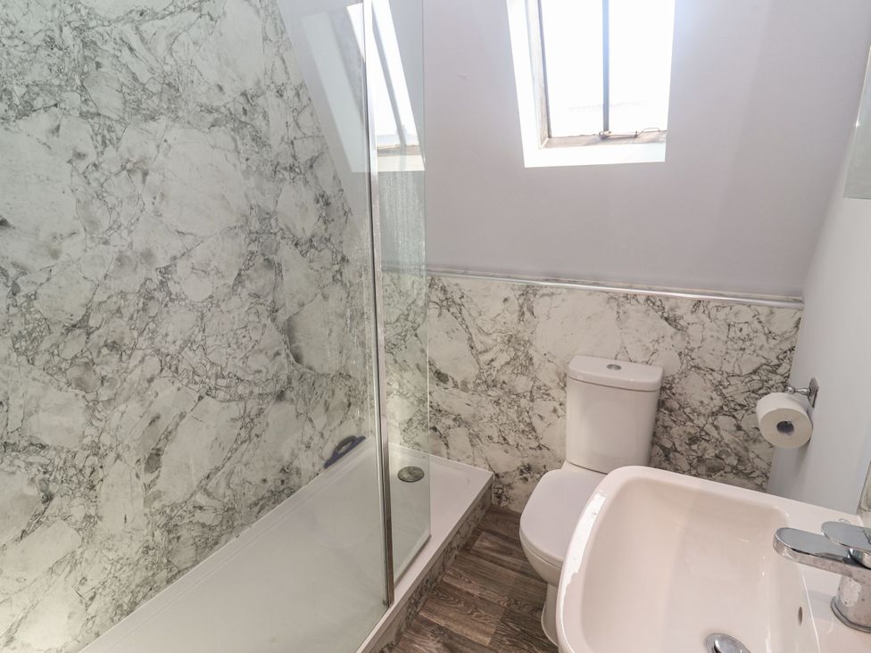 A bathroom with a shower, toilet and sink at 6 The Mews, Felixstowe, Suffolk