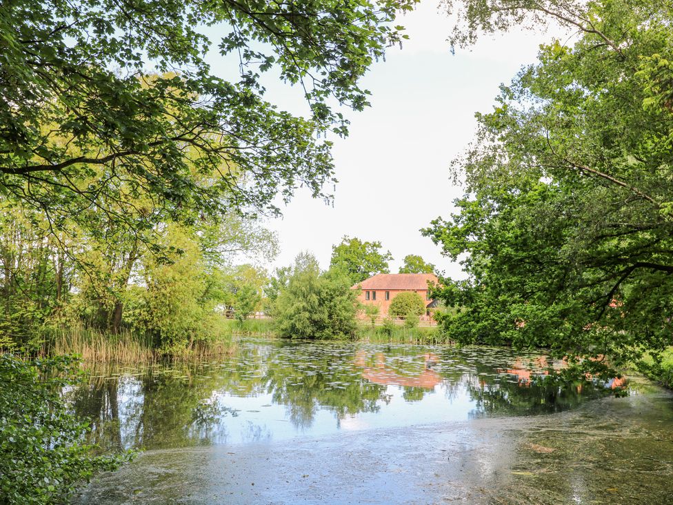 Lakeside Barn - Norfolk - 1175842 - thumbnail photo 5