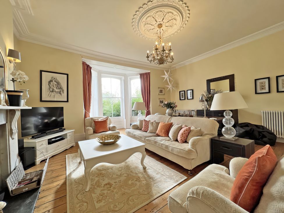 A living room with a sofa and coffee table at Trenare in Truro