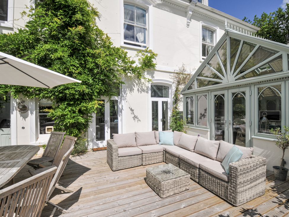 A garden seating area with sofa and table at Trenare in Truro