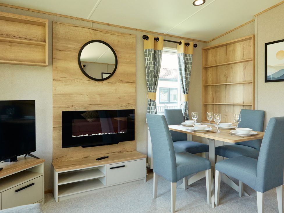 A dining room with a table and chairs at Meadowview - Billing Aquadrome