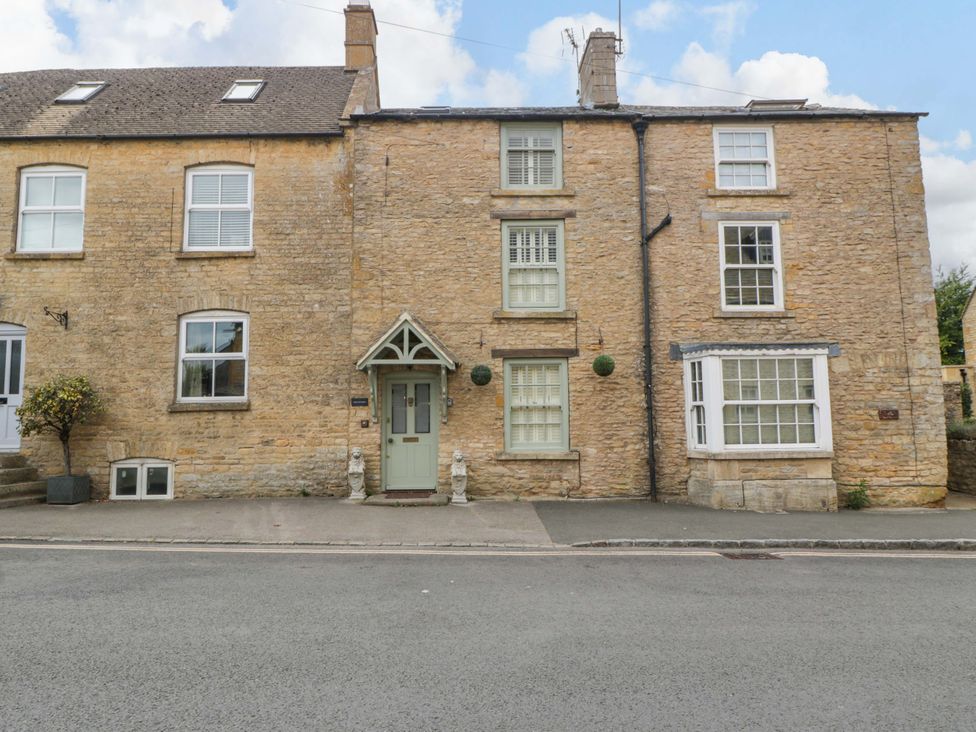 A house with a door and windows at The Cottage in Stow-On-The-Wold