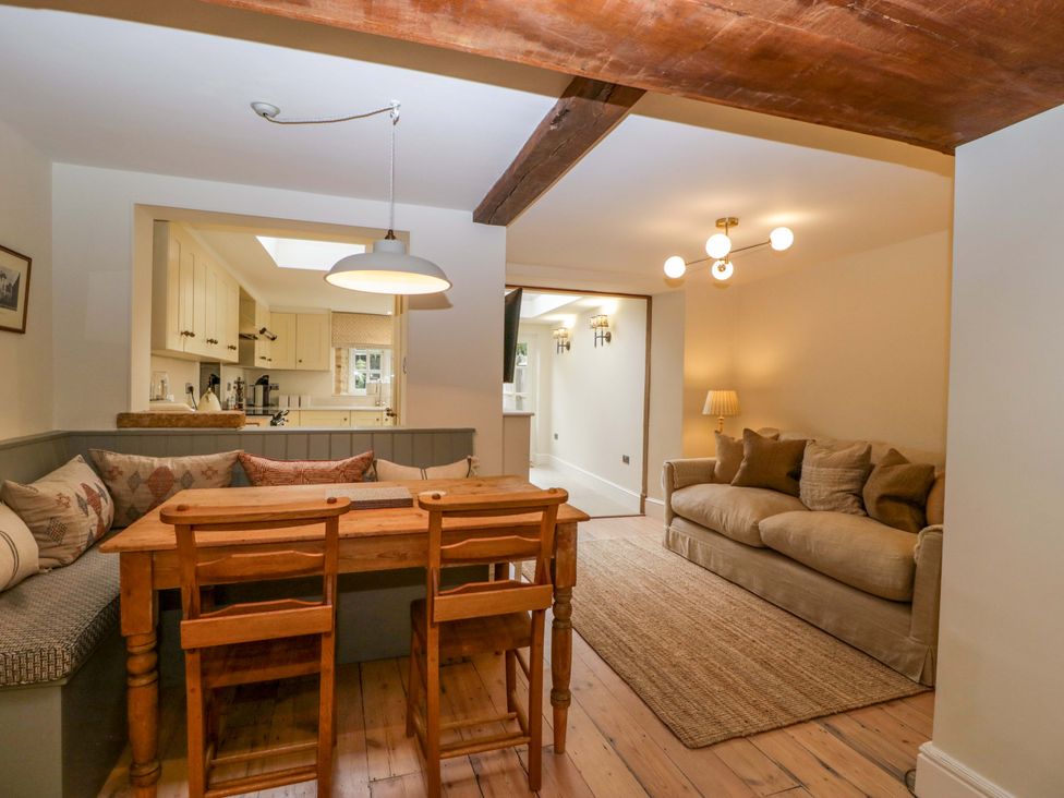 A dining room with a table and chairs at The Cottage in Stow-On-The-Wold
