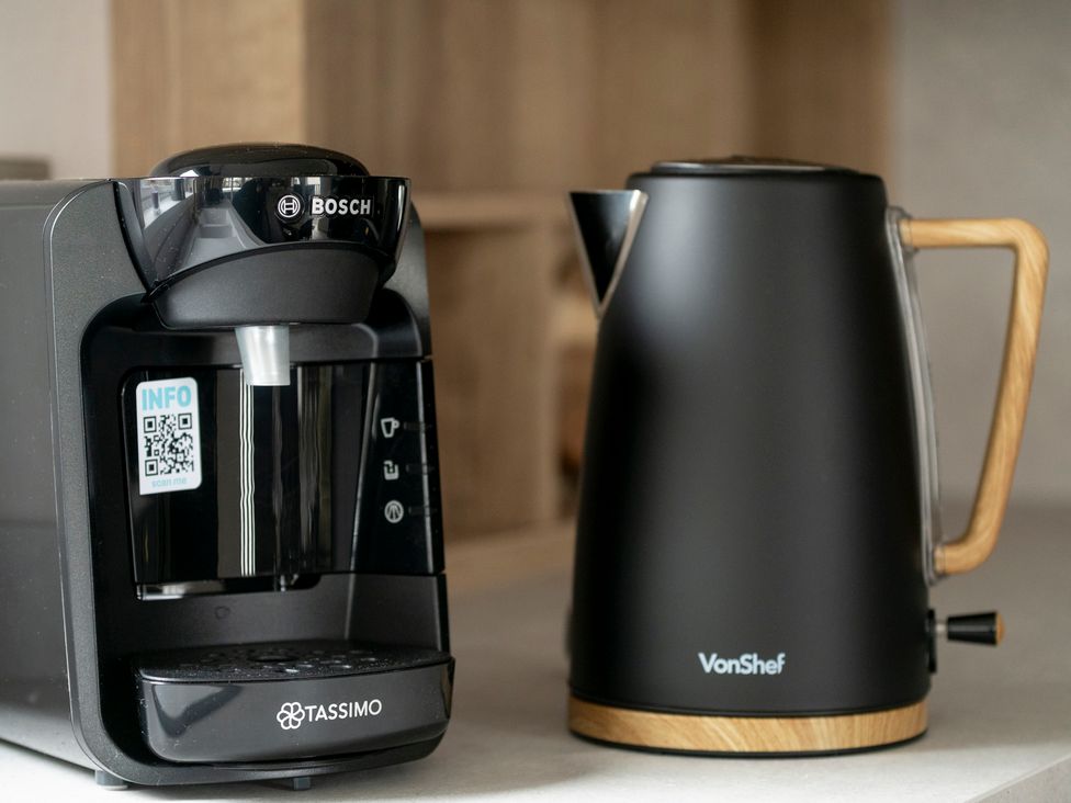 A coffee machine and an electric kettle at Wave Whisperers - Hayling Island