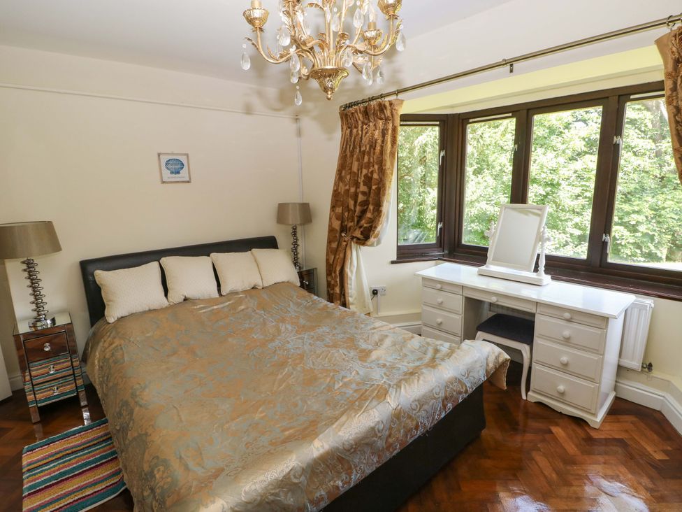 A bedroom with a bed and vanity desk at 170 Langland Road in Mumbles