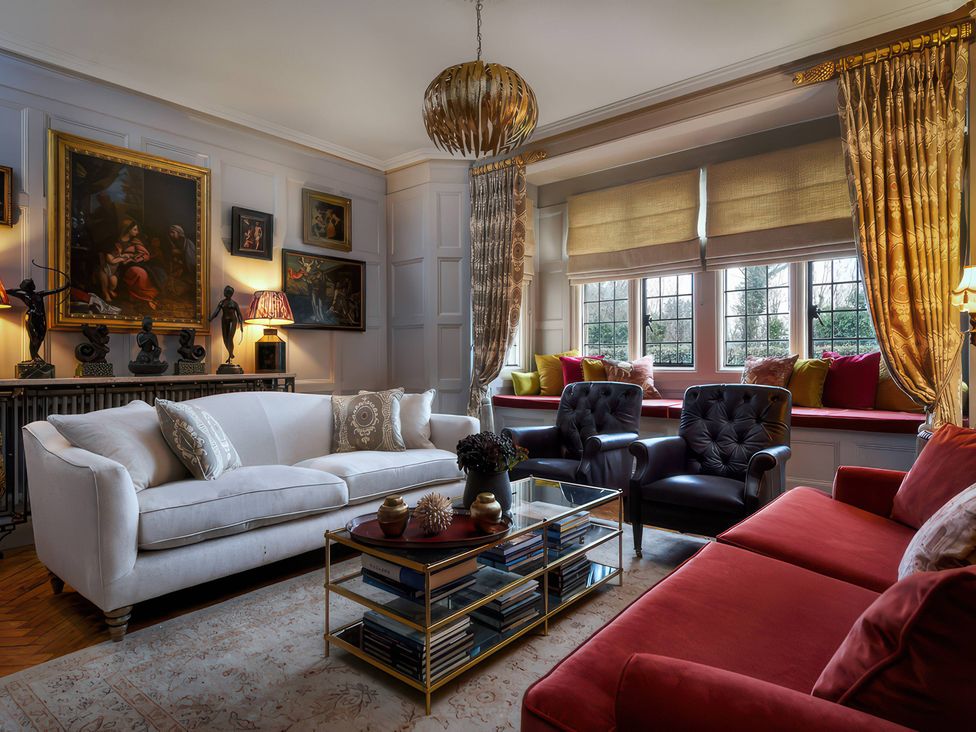 A living room with two sofas and a coffee table at Morland Manor in Peterborough