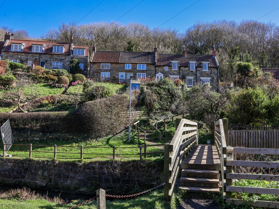 Houses with gardens and a bridge at Rigg Cottage, Mount Pleasant Sandsend