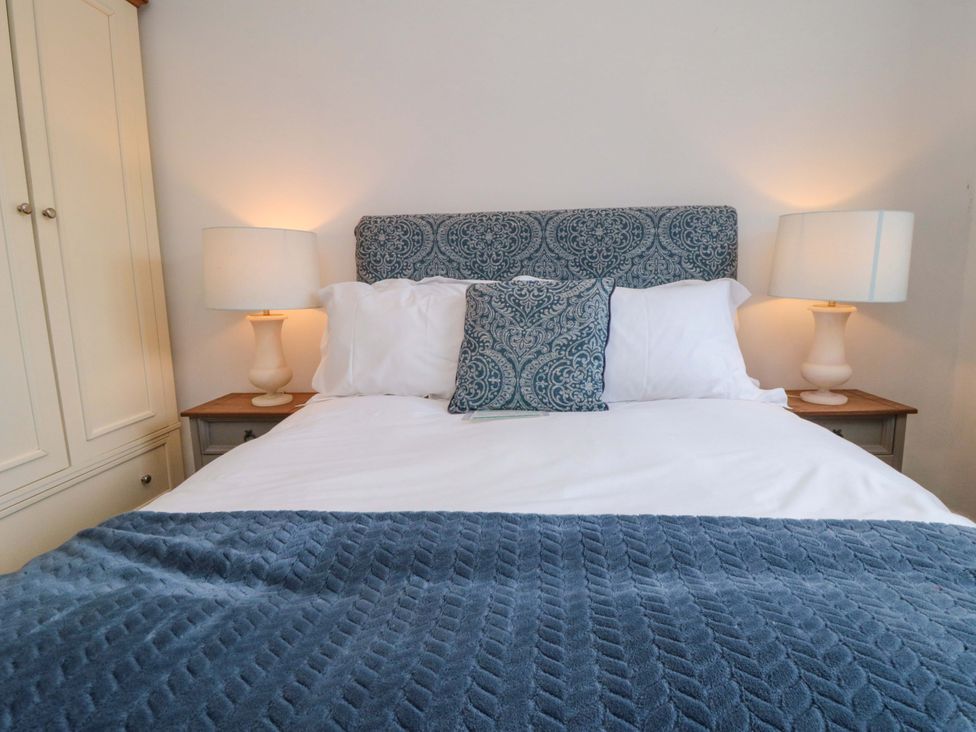 A bedroom with a bed and lamps at Lawnswood