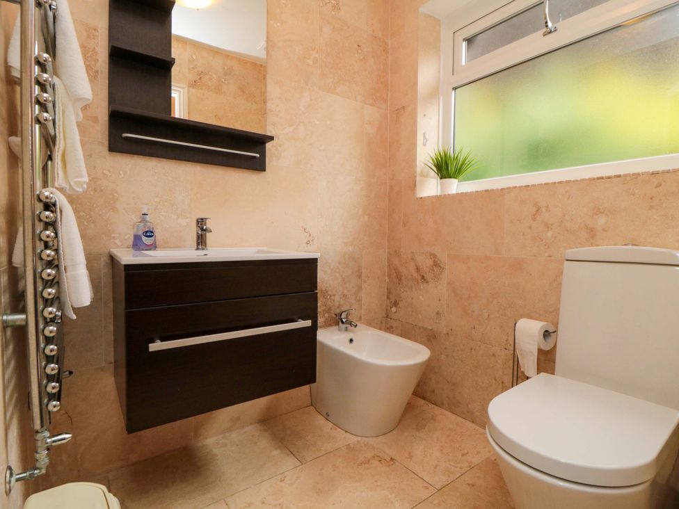 A bathroom with a sink, toilet, and bidet at Lawnswood 