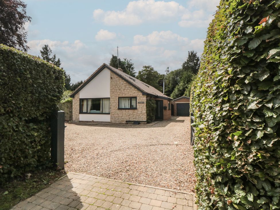A house with a gravel driveway at Lawnswood, Brompton-by-Sawdon near Sherburn