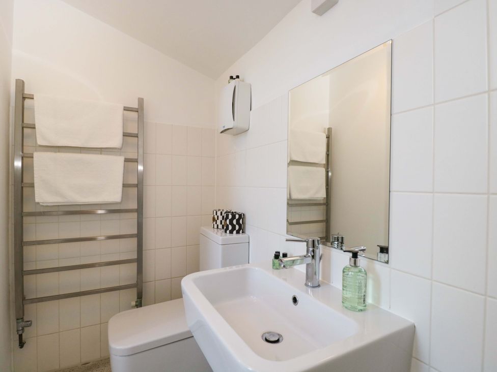 A bathroom featuring a wash basin and towel rail at 4 The Stoneyard in Bath
