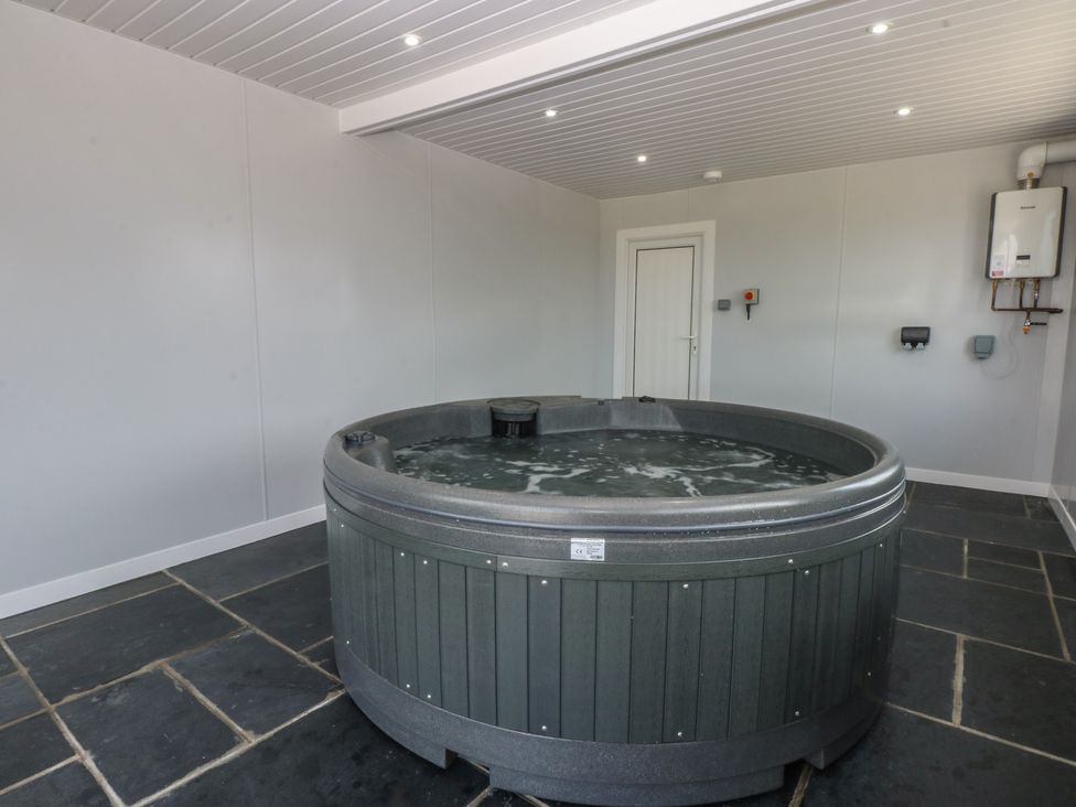 A hot tub in an indoor spa at Morawelon in Pentraeth