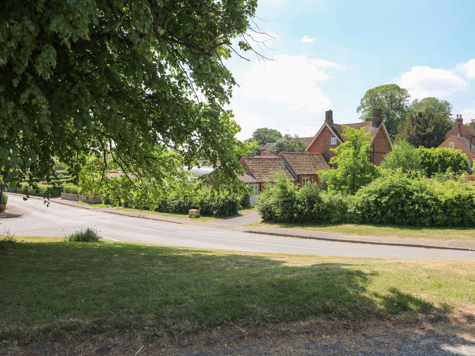 Petal Cottage -  - 1176127 - thumbnail photo 26