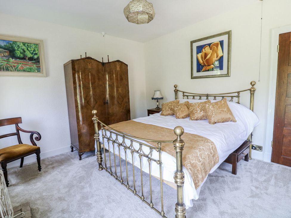 A bedroom with a bed and wardrobe at Bentfield House in Rotherham near Whiston