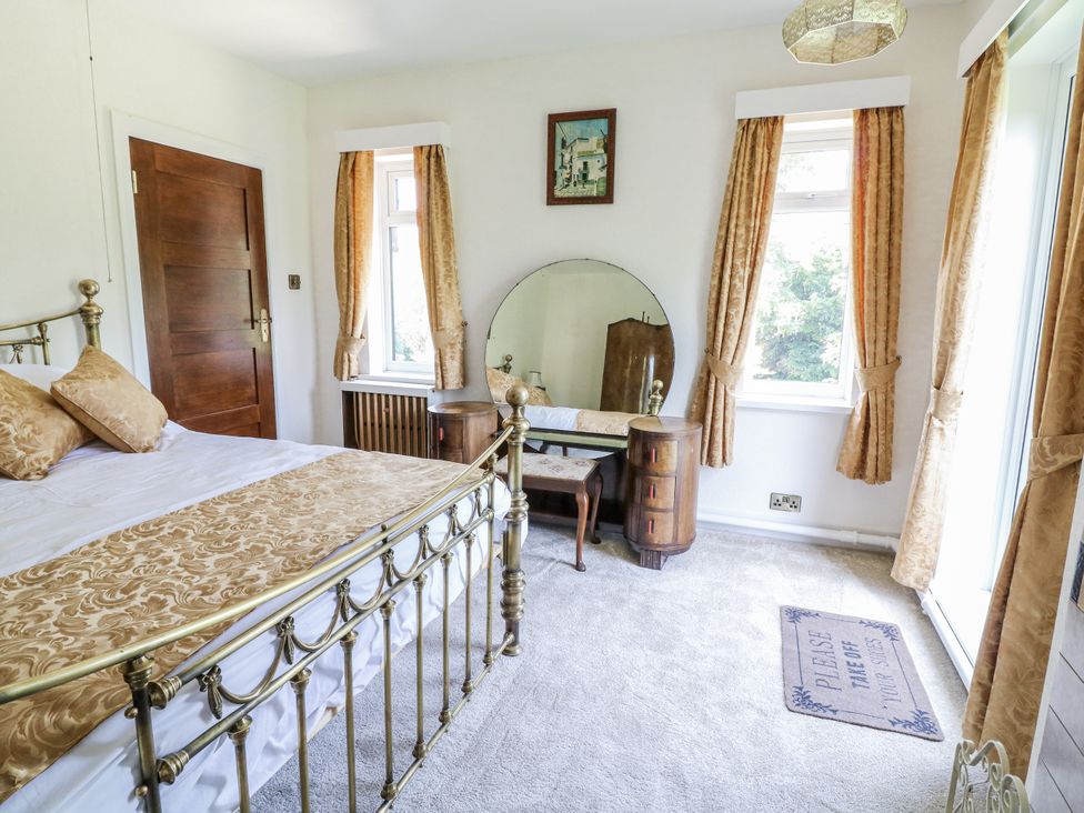 A bedroom with a bed and dressing table at Bentfield House in Rotherham near Whiston