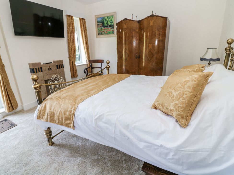 A bedroom with a bed and a television at Bentfield House Rotherham near Whiston