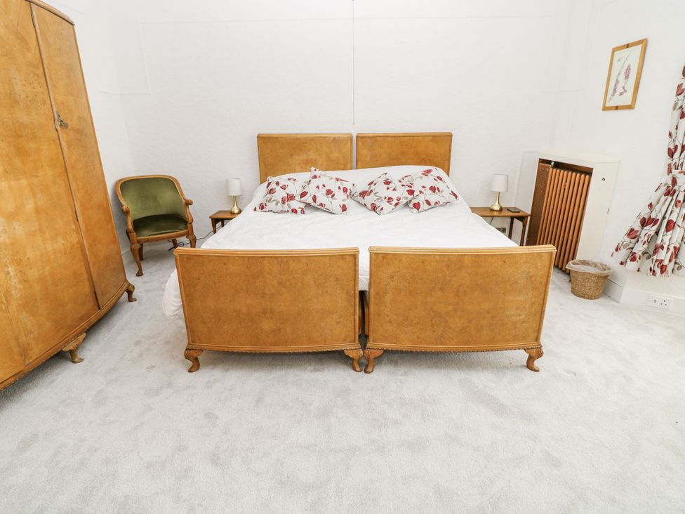 A bedroom with a bed and wardrobe at Bentfield House in Rotherham near Whiston