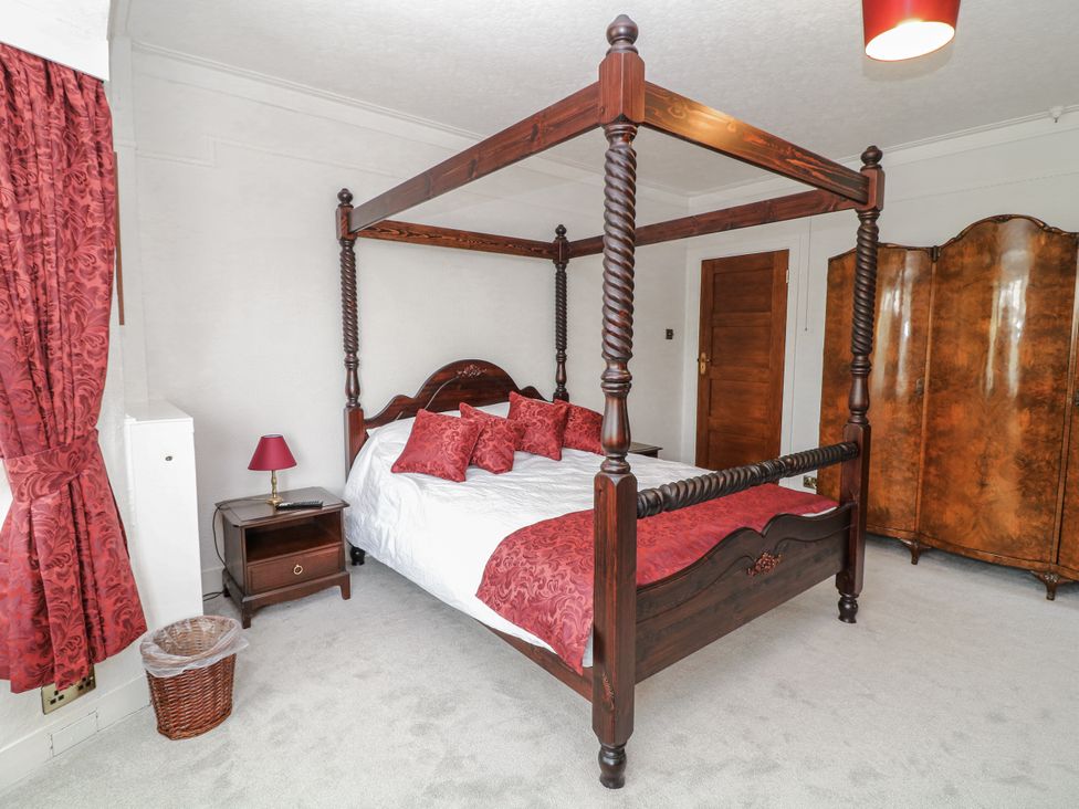 A bedroom with a four-poster bed and a wardrobe at Bentfield House in Rotherham near Whiston
