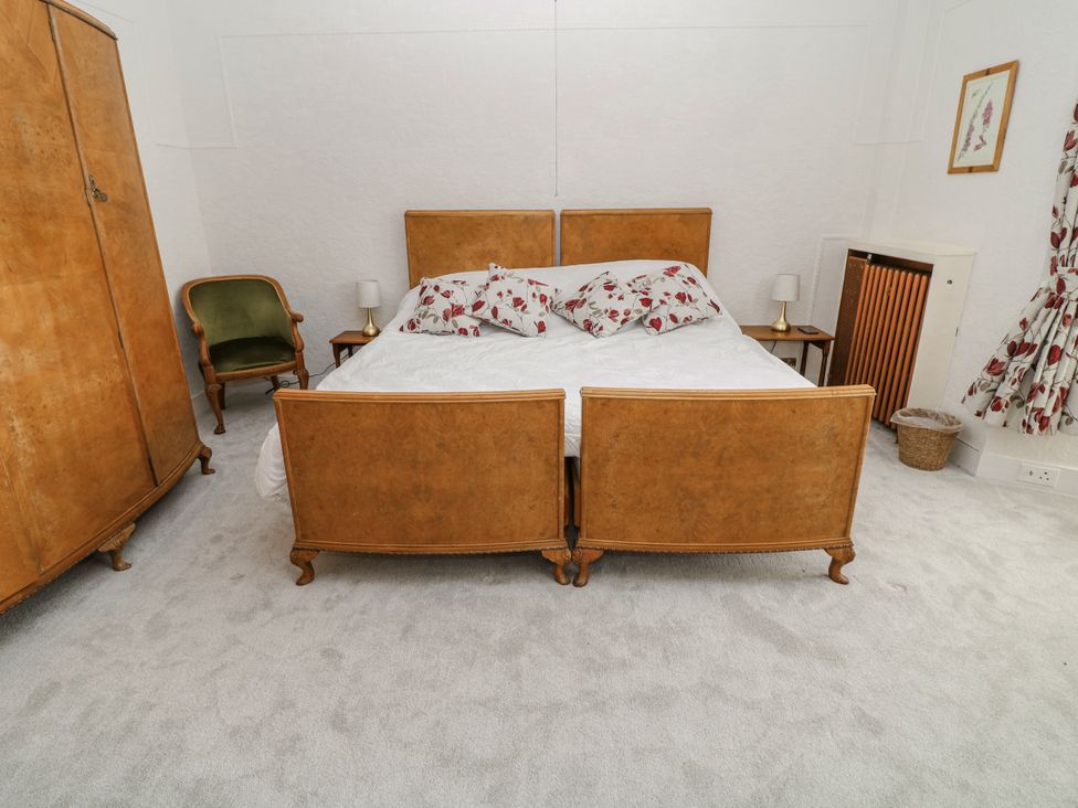 A bedroom with a bed and wardrobe at Bentfield House in Rotherham near Whiston