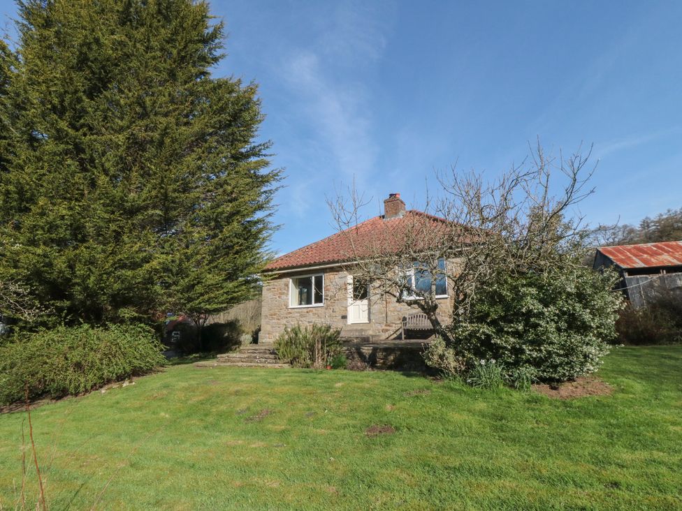 A house with a garden at Low Muffles Bridge, Hartoft near Rosedale Abbey