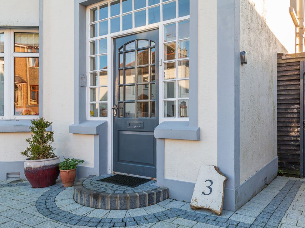An entrance with a door and windows at Tranquility