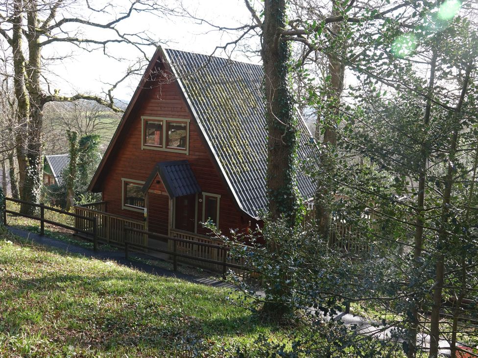 A cabin situated amidst trees at Acorn Lodge Finlakes Holiday Park near Chudleigh