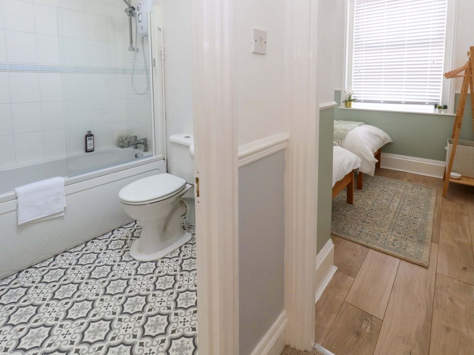 A bathroom with a bathtub and a toilet at Seagull & Chips in Weymouth