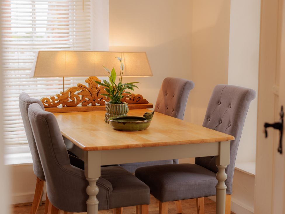 A dining room with a table and chairs at Game Cottage in Bridgnorth