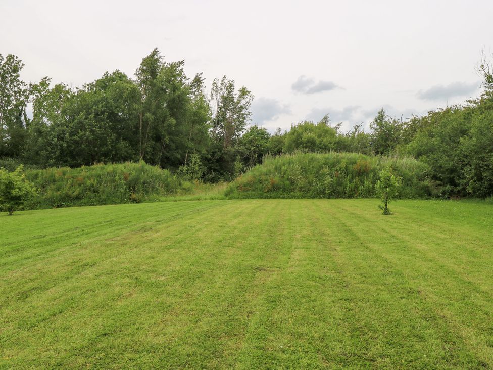 A grassy area with trees and bushes at Huath in Carrick on Shannon