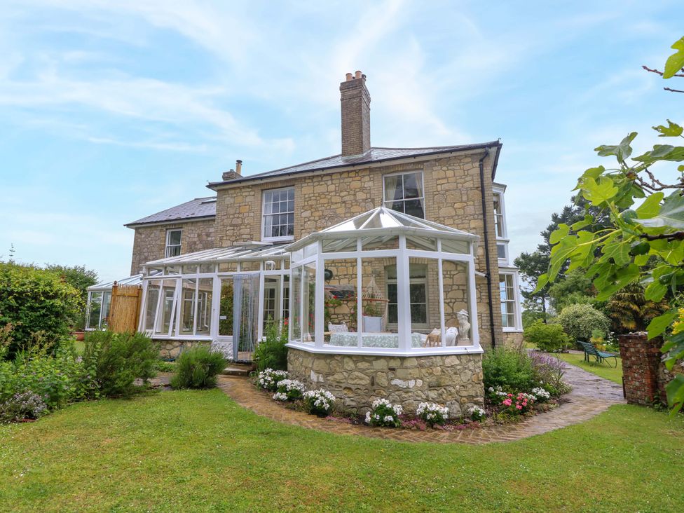 A house with garden and conservatory at Woodlands in Freshwater