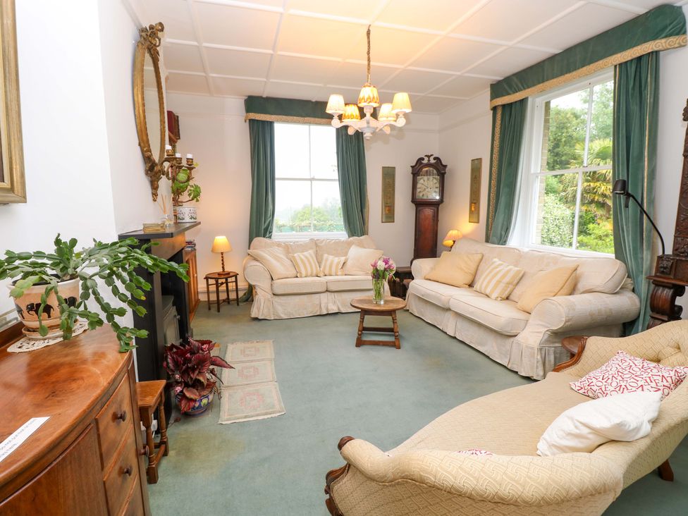 A living room with sofas and a coffee table at Woodlands in Freshwater