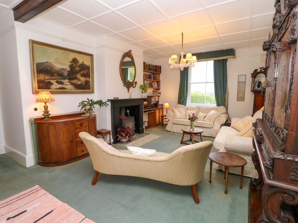 A living room with a sofa and a coffee table at Woodlands in Freshwater