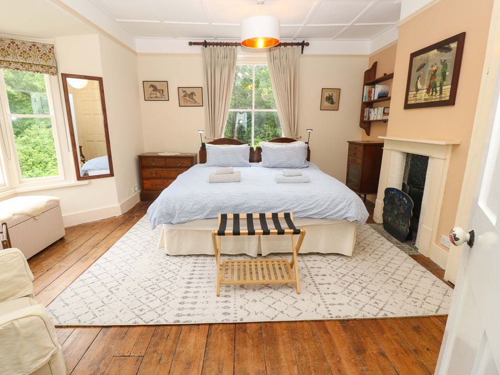 A bedroom with a bed and furniture at Woodlands in Freshwater