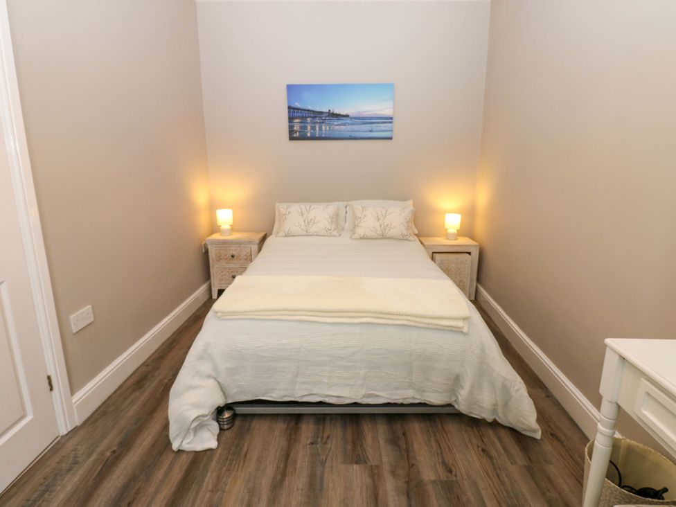 A bedroom with a bed and bedside tables at Amblers Rest in Amble