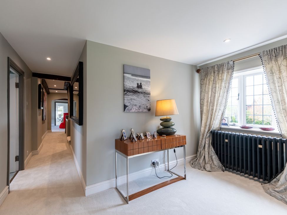 A hallway with a table and lamp at Hall O'Coole in Broomhall nearn Wrenbury
