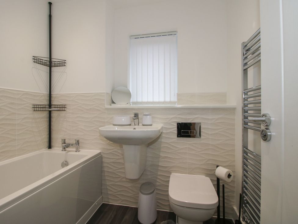 A bathroom featuring a bathtub, toilet, and sink at 10 The Colliery Telford