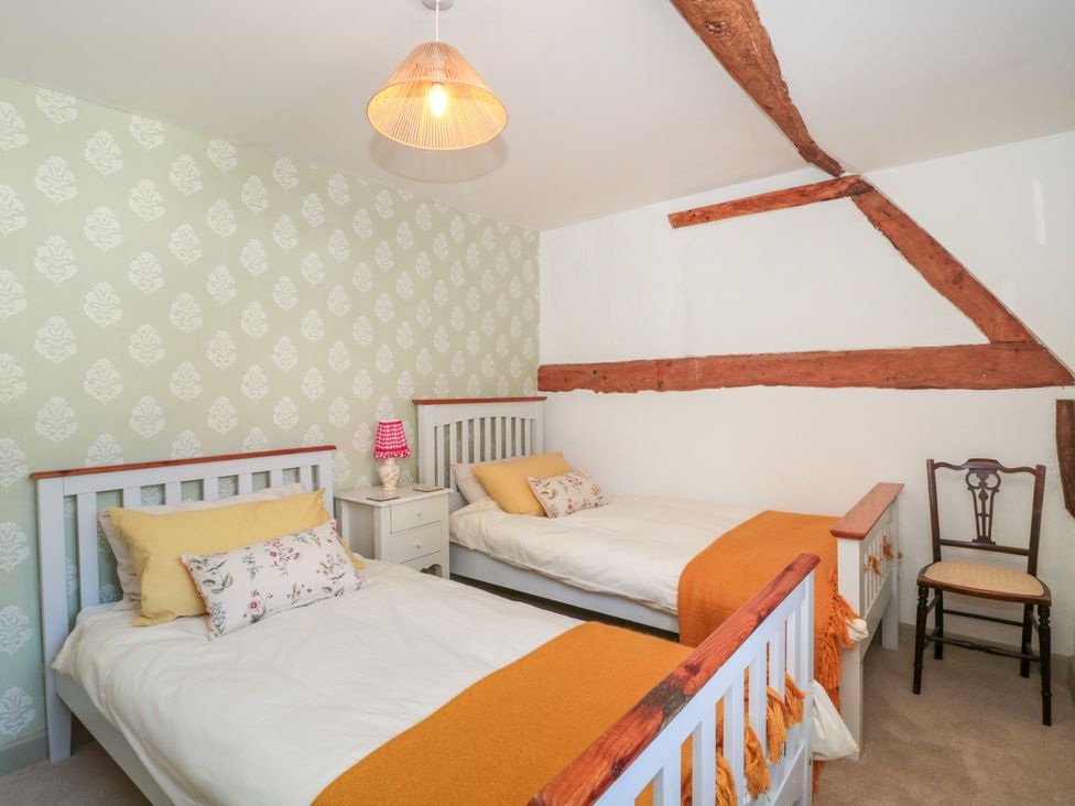 A bedroom with two single beds at Old Farm Cottage Warminster
