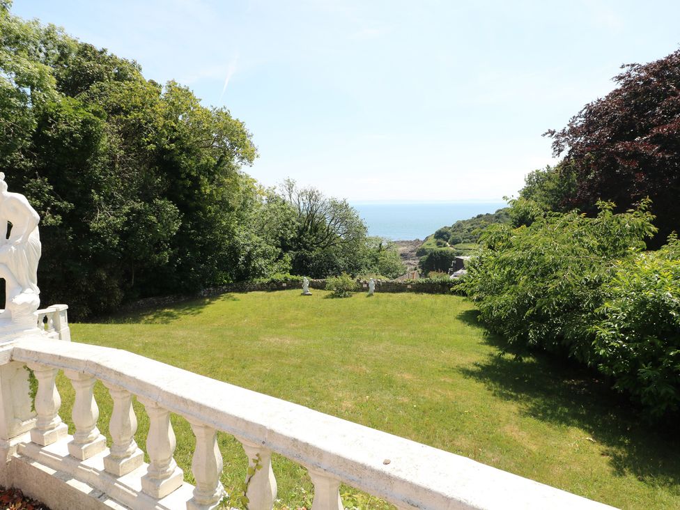 A garden with a view of the sea at Whiteshell in Langland near Mumbles