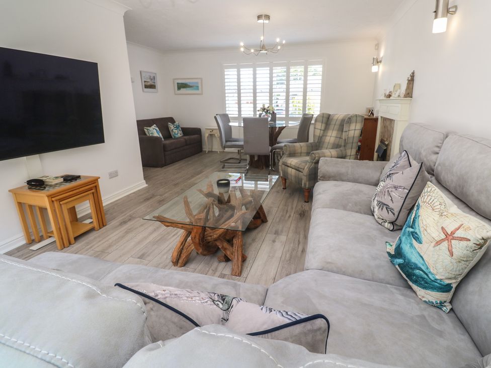 A living room with a sofa and a television at Jaluna in Carbis Bay