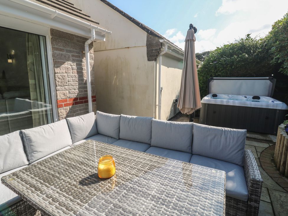 An outdoor seating area with a sofa and coffee table at Jaluna in Carbis Bay